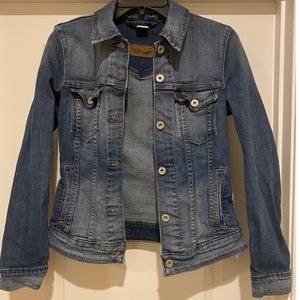 Levi’s Denim Jacket!